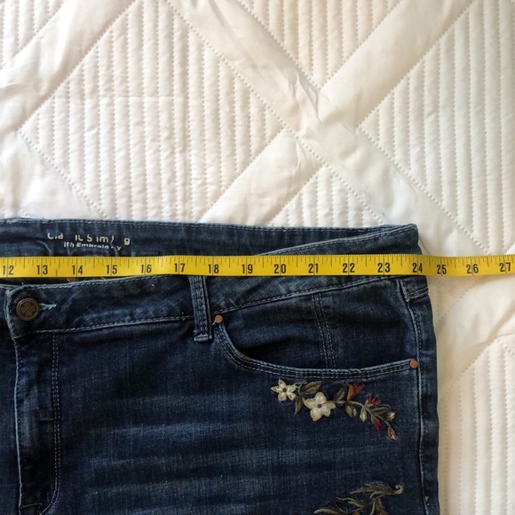 Lori Felt| Jeans| Women’s| Size 28W| Denim| Embroidered floral Jeans, Classic - Picture 14 of 15
